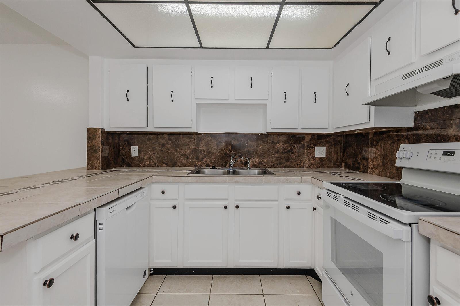 8830 W SAMPLE Road # 8, Coral Springs FL 33065 photo 3