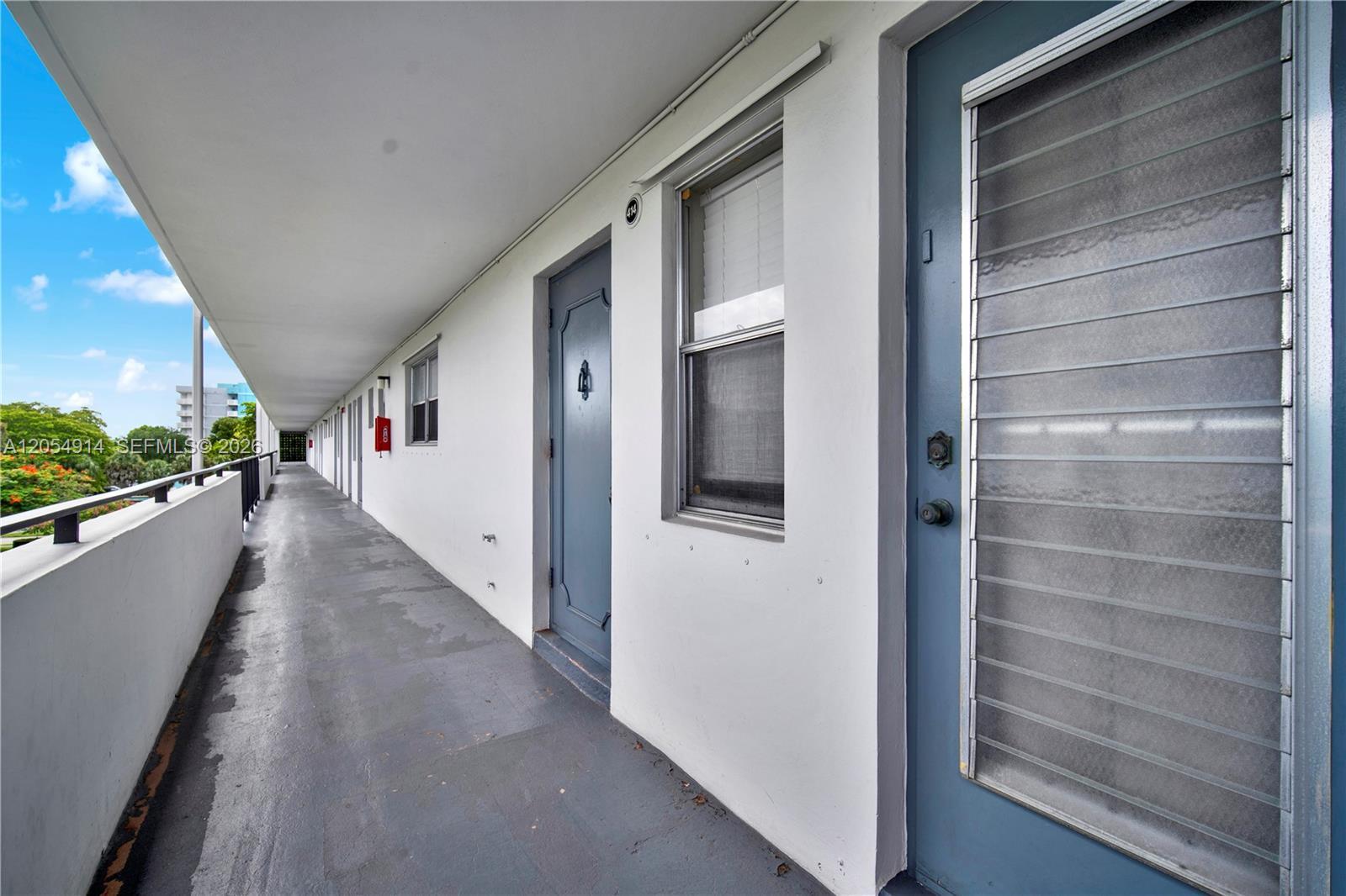 950 Hillcrest Dr # 414, Hollywood FL 33021 photo 5