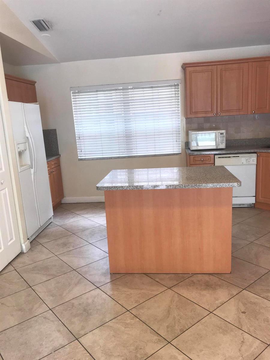 845 NW 98th Avenue, Plantation FL 33324 photo 3