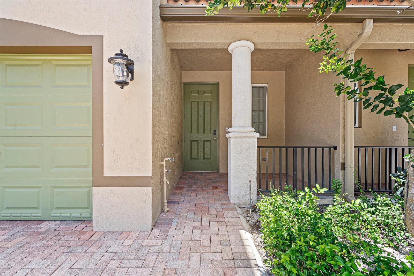6272 S MILITARY Trail # 203, Lake Worth FL 33463 photo 2