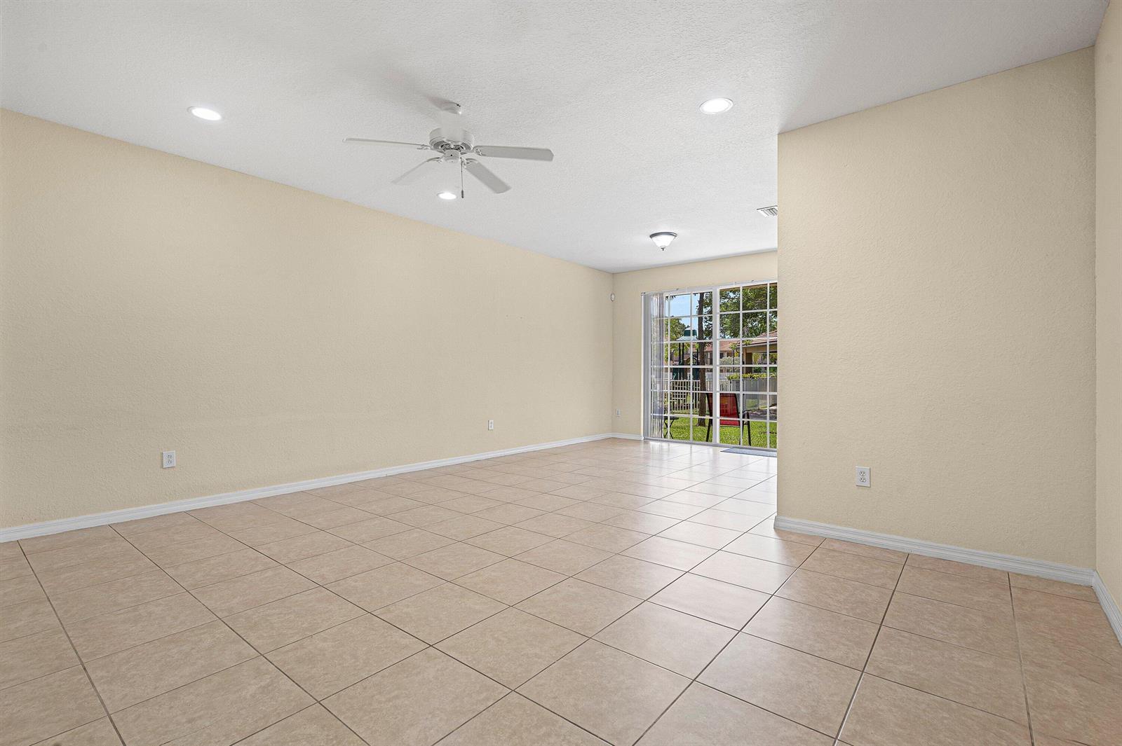 6272 S MILITARY Trail # 203, Lake Worth FL 33463 photo 4