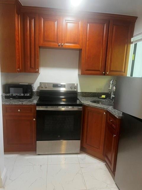 North Miami Beach, FL 33160 photo 2