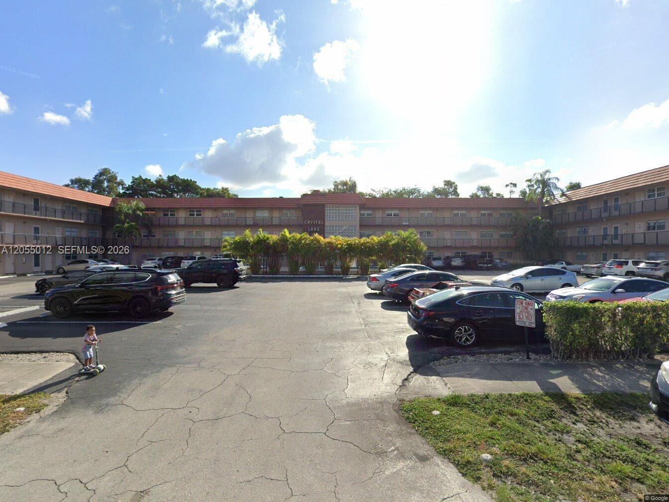 3930 Crystal Lake Dr # 208, Deerfield Beach FL 33064 photo 2