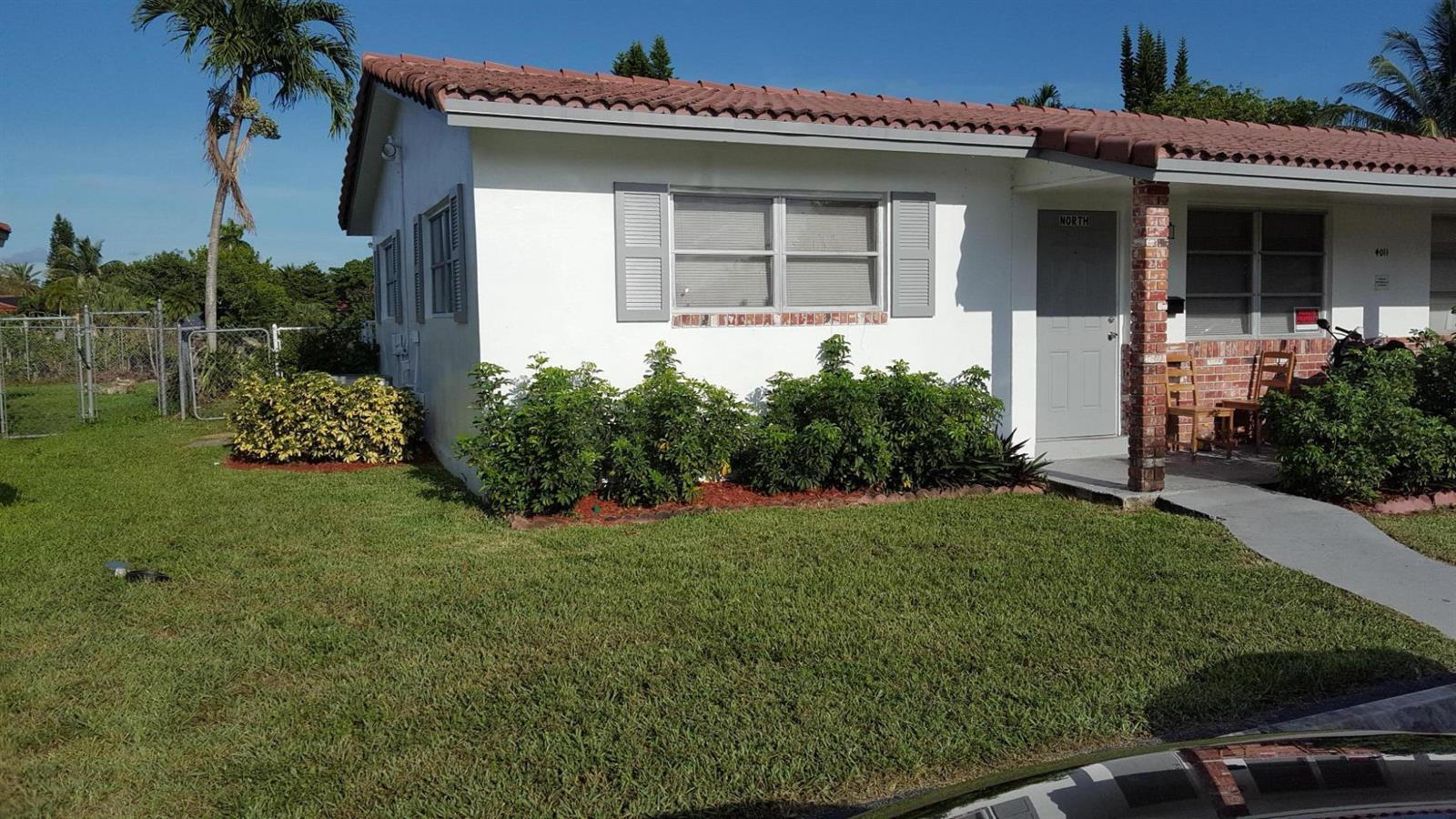 4011 WOODSIDE Drive, Coral Springs FL 33065 photo 2