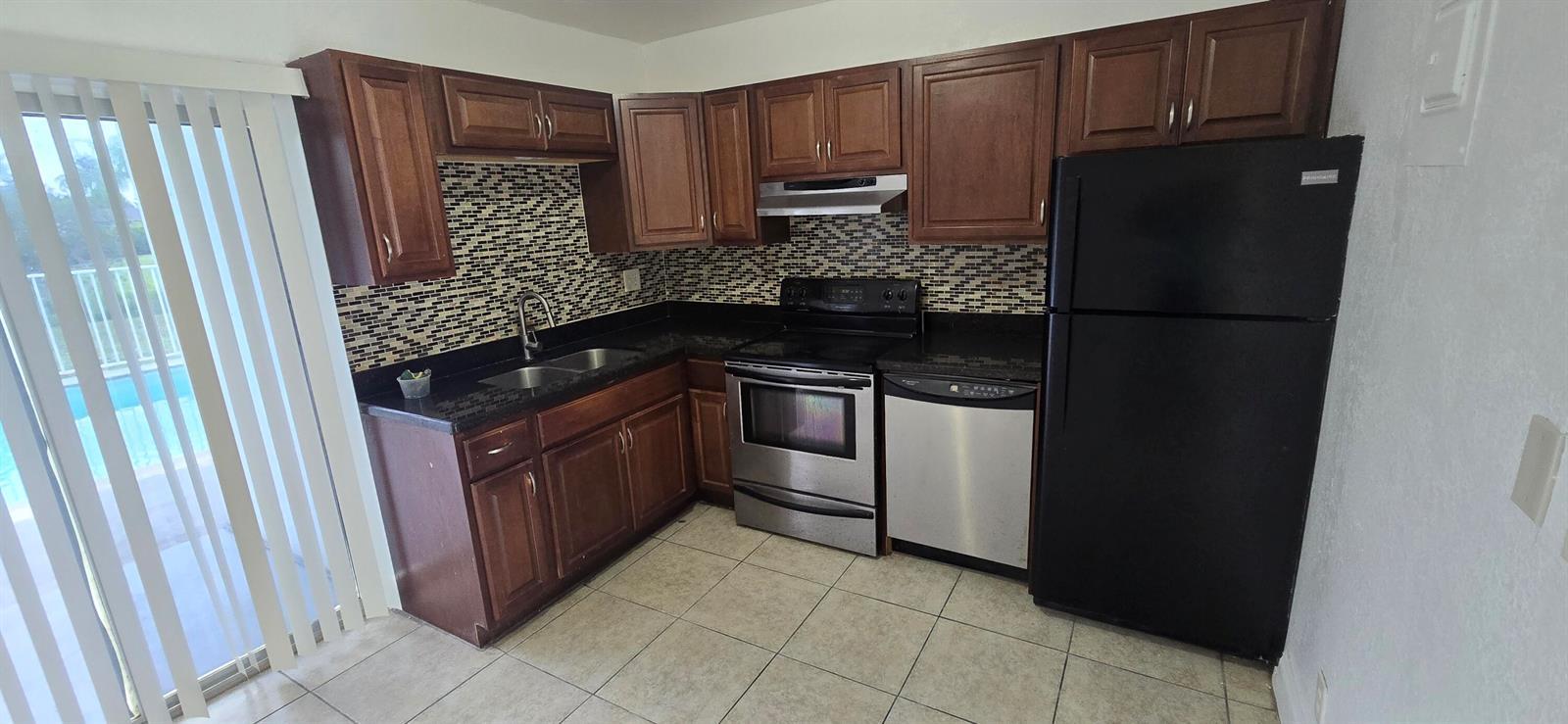 4011 WOODSIDE Drive, Coral Springs FL 33065 photo 4