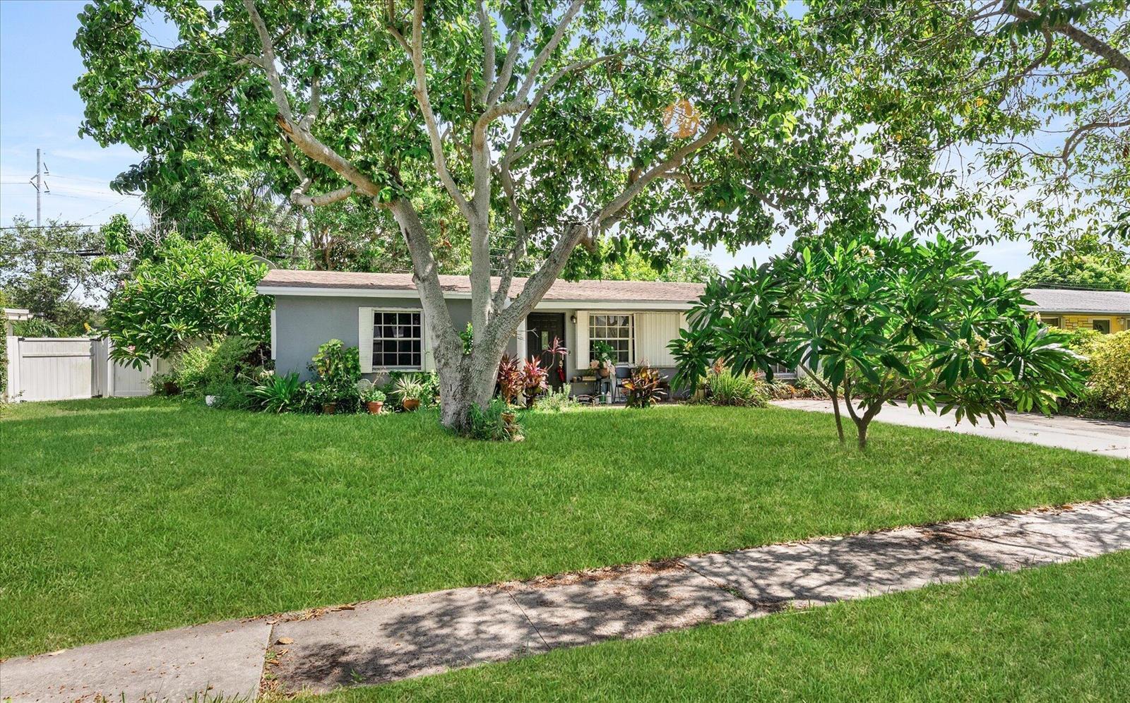 2106 WARE Drive, West Palm Beach FL 33409 photo 2