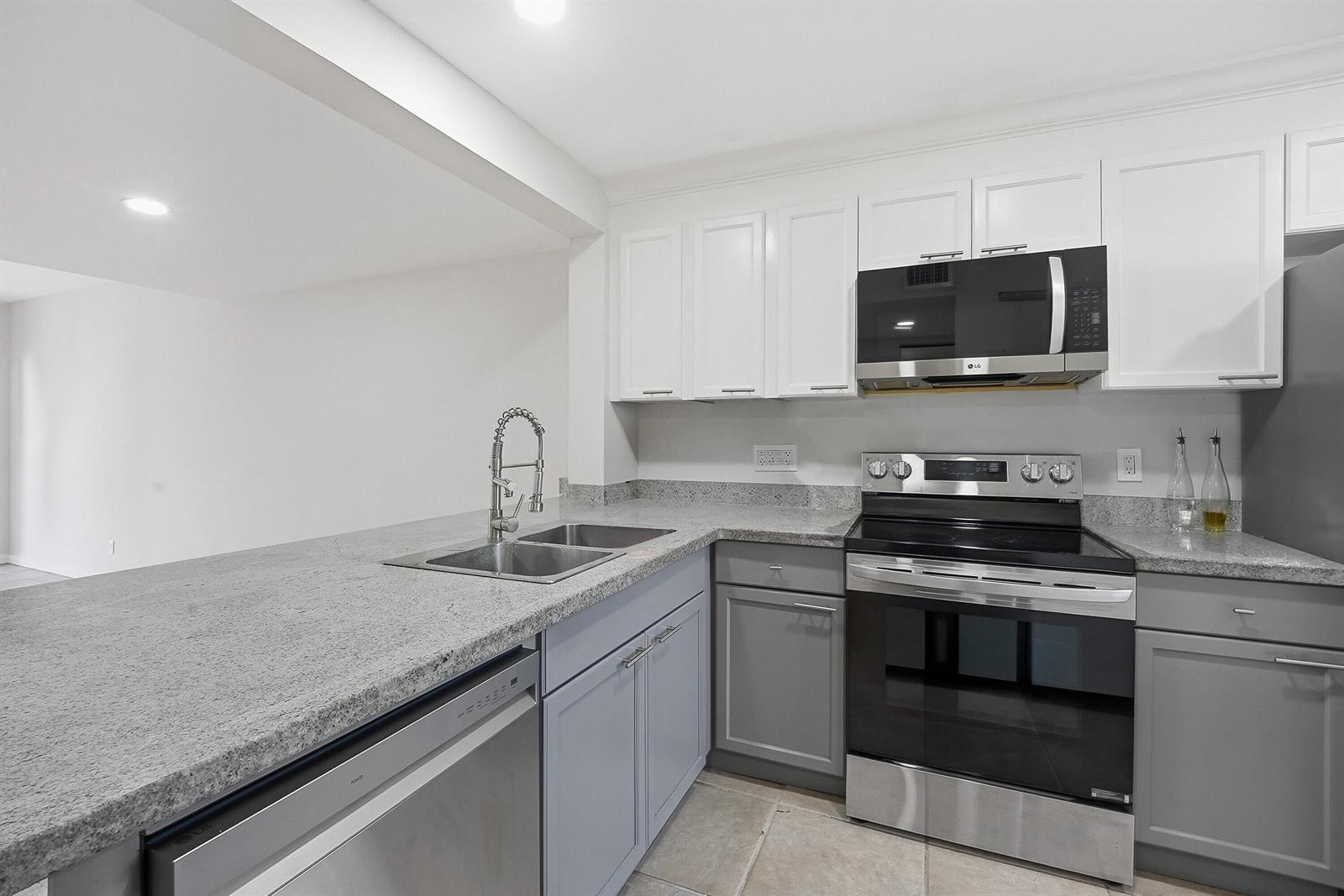 642 NE 195th Street, Miami FL 33179 photo 4