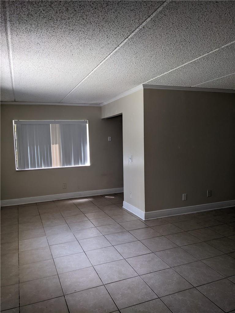 401 MEADOWS Circle, Boynton Beach FL 33436 photo 2