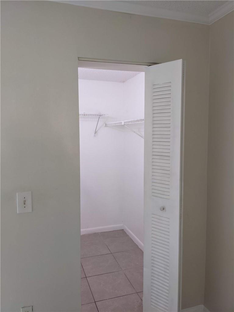 401 MEADOWS Circle, Boynton Beach FL 33436 photo 4