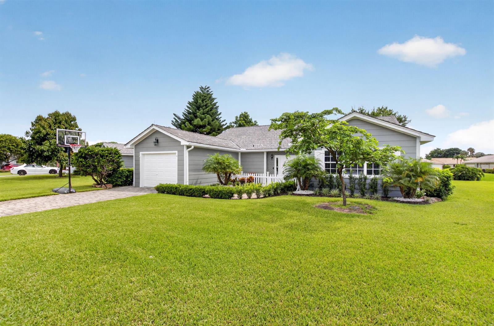 15 Holly Drive, Boynton Beach FL 33436 photo 2