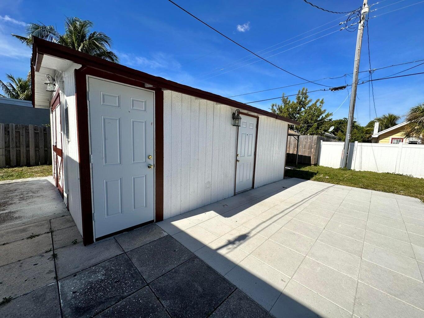 613 54th Street, West Palm Beach FL 33407 photo 2