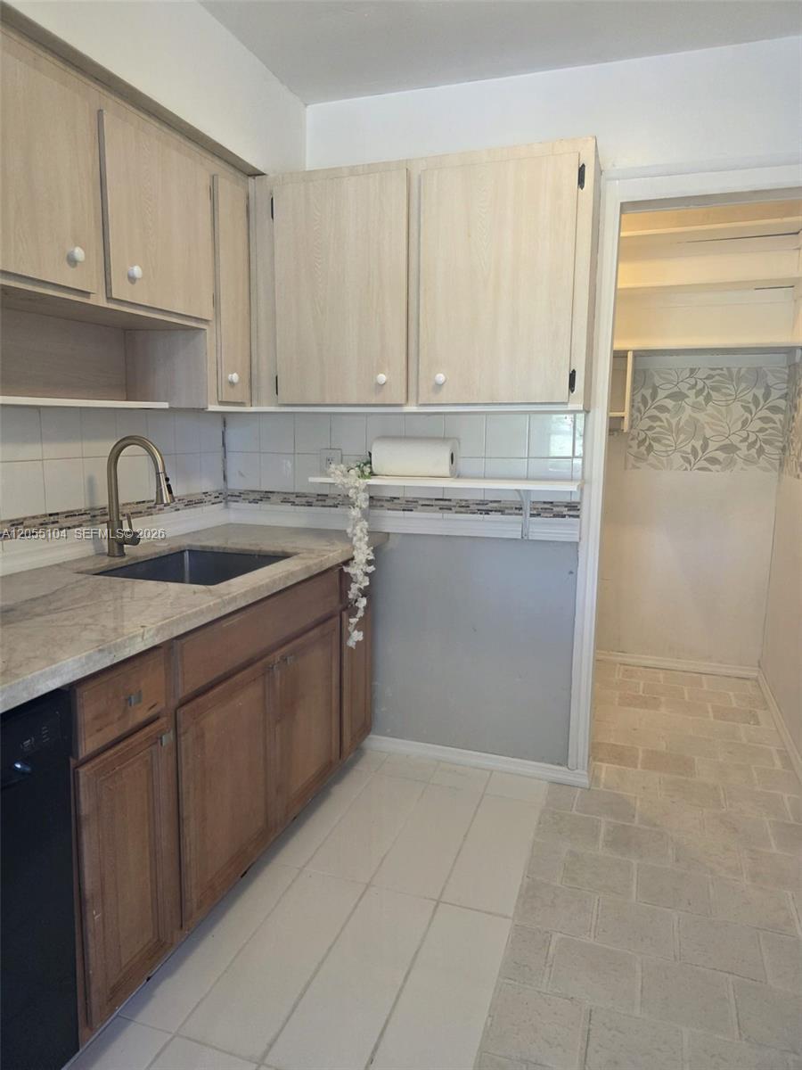 46 NW 14th Ct, Dania Beach FL 33004 photo 2