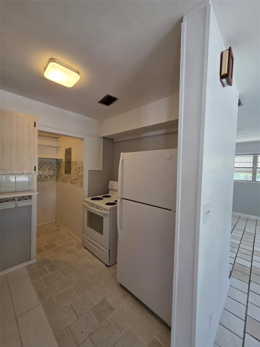 46 NW 14th Ct, Dania Beach FL 33004 photo 3