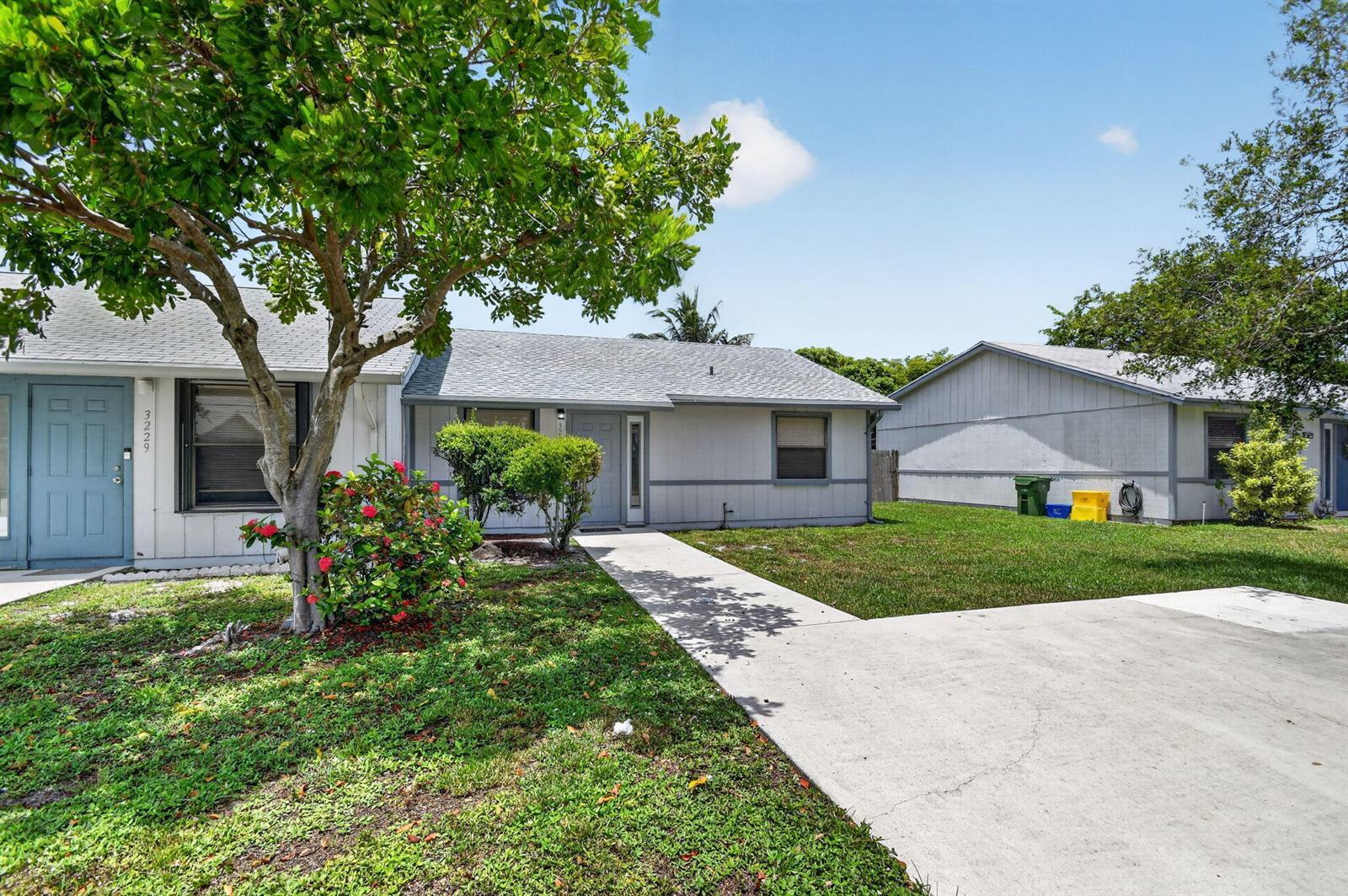 3221 FOXRIDGE Court, Palm Springs FL 33461 photo 2