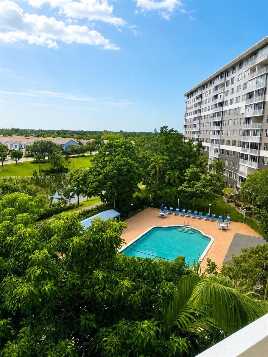 4001 Hillcrest Dr # 614, Hollywood FL 33021 photo 2