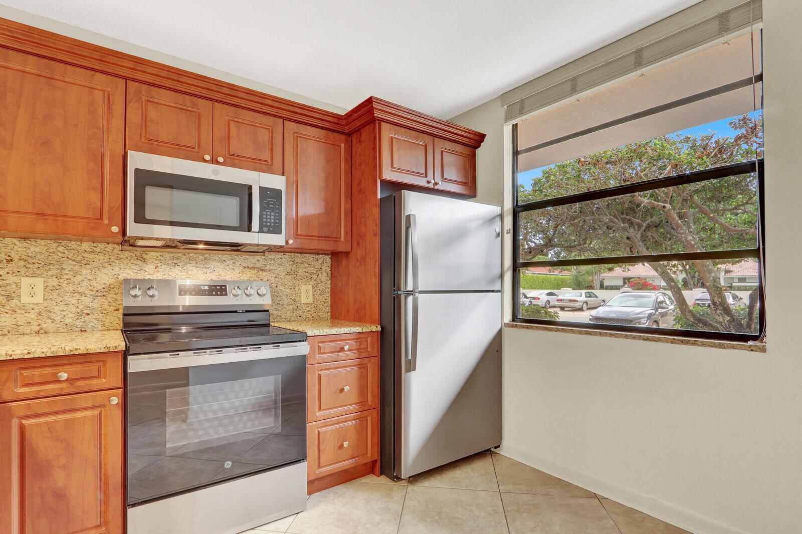 3636 WHITEHALL Drive # 105, West Palm Beach FL 33401 photo 2