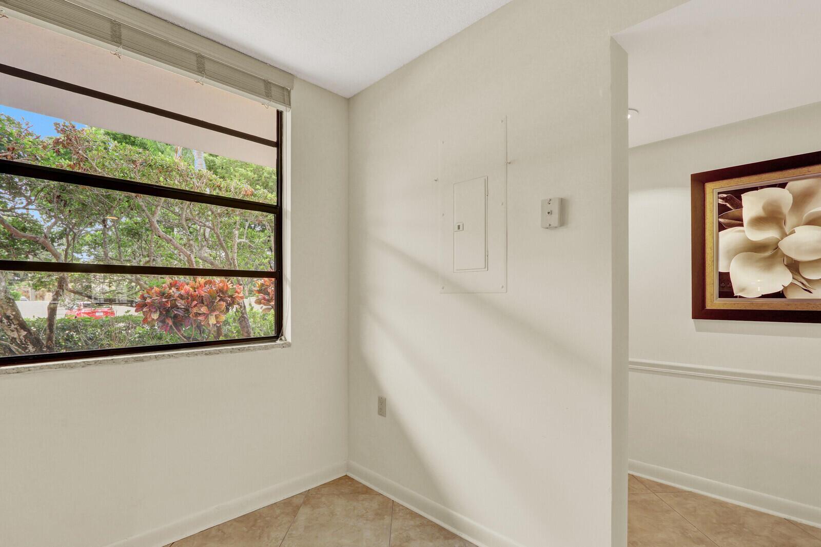 3636 WHITEHALL Drive # 105, West Palm Beach FL 33401 photo 4