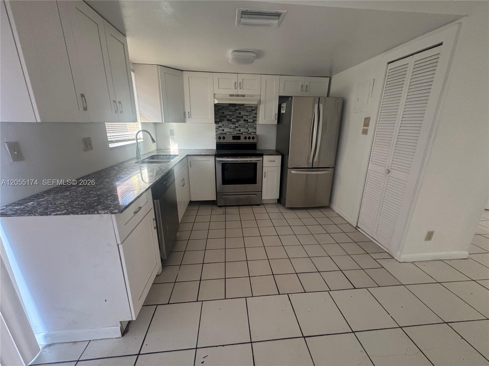 2606 NW 52nd Ave # D15, Lauderhill FL 33313 photo 2