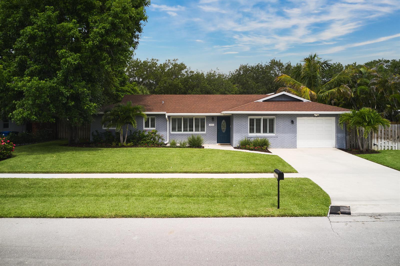 304 Circle W, Jupiter FL 33458 photo 3