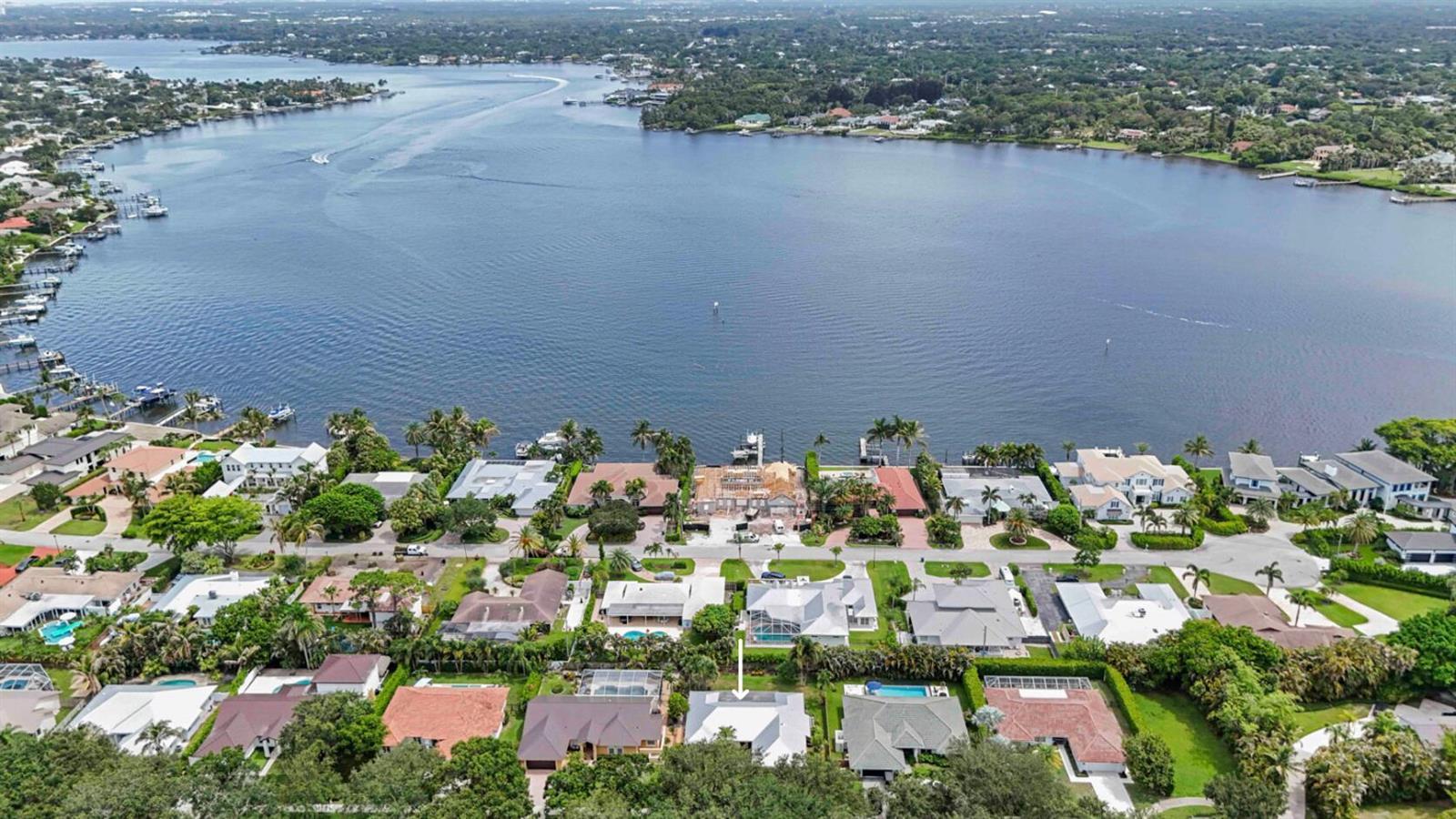 9746 SE Landing Place, Tequesta FL 33469 photo 2