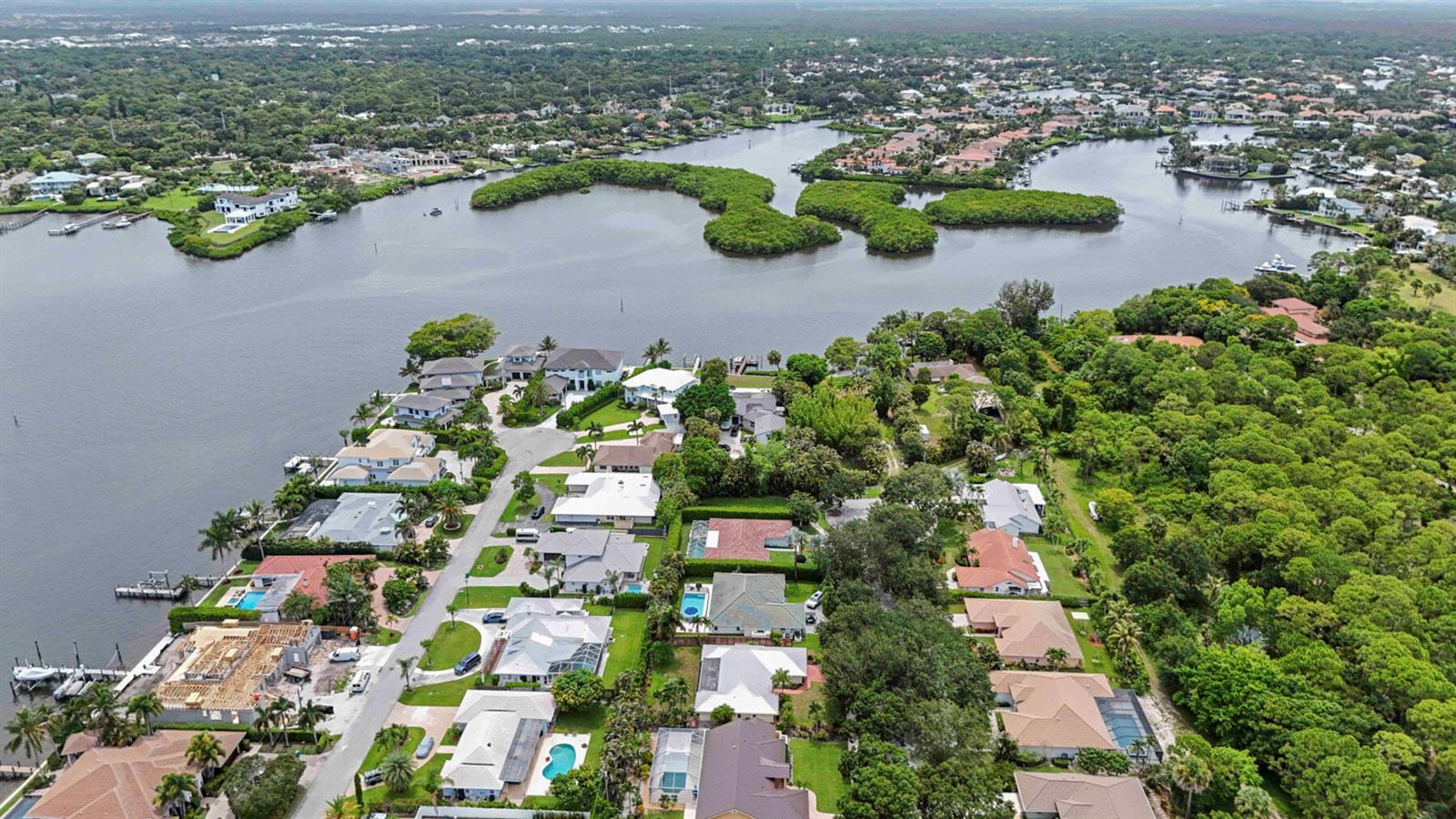 9746 SE Landing Place, Tequesta FL 33469 photo 4