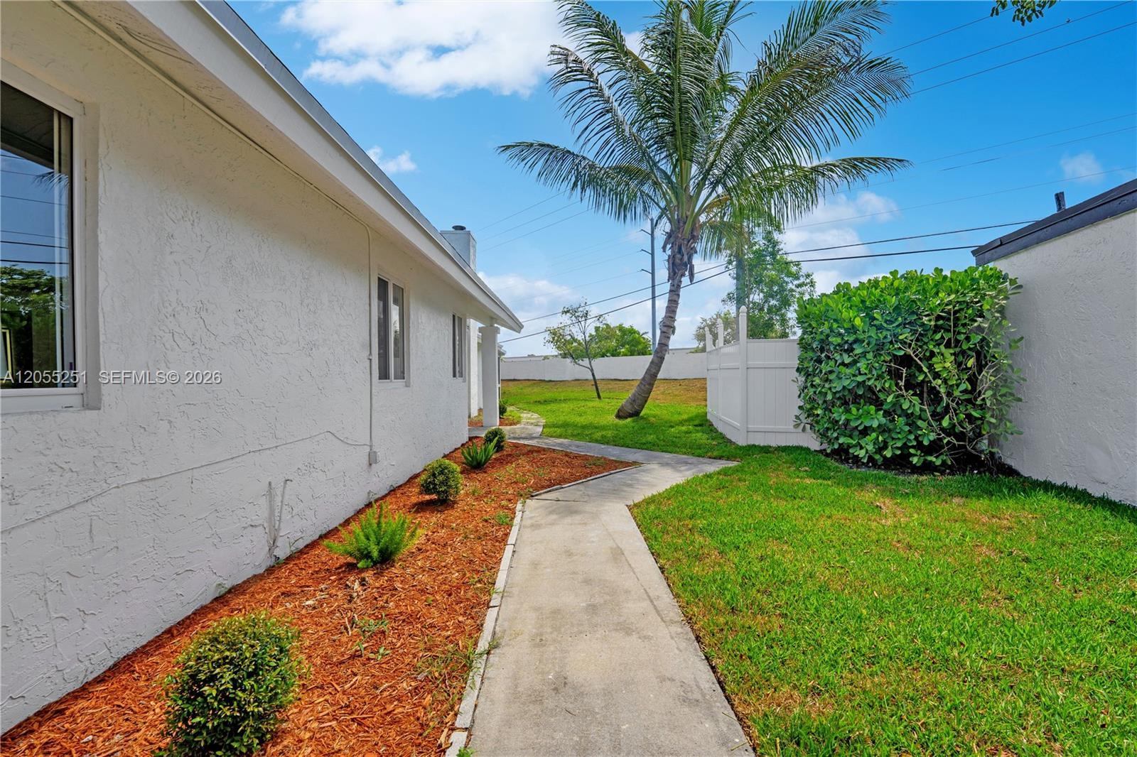 1215 NW 18th Ave, Delray Beach FL 33445 photo 2
