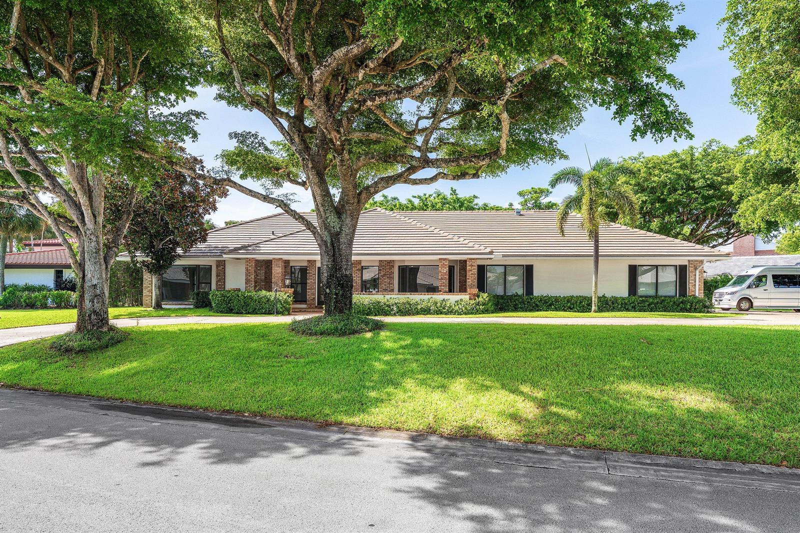 114 Glenbrook Court, Atlantis FL 33462 photo 3