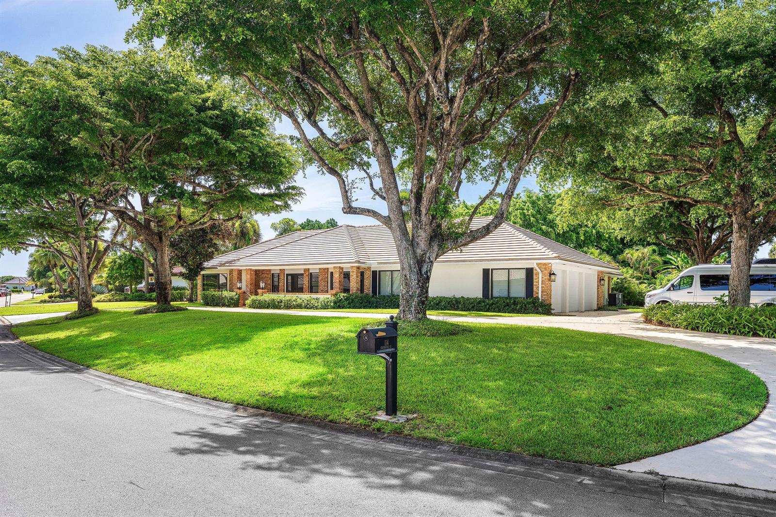 114 Glenbrook Court, Atlantis FL 33462 photo 4