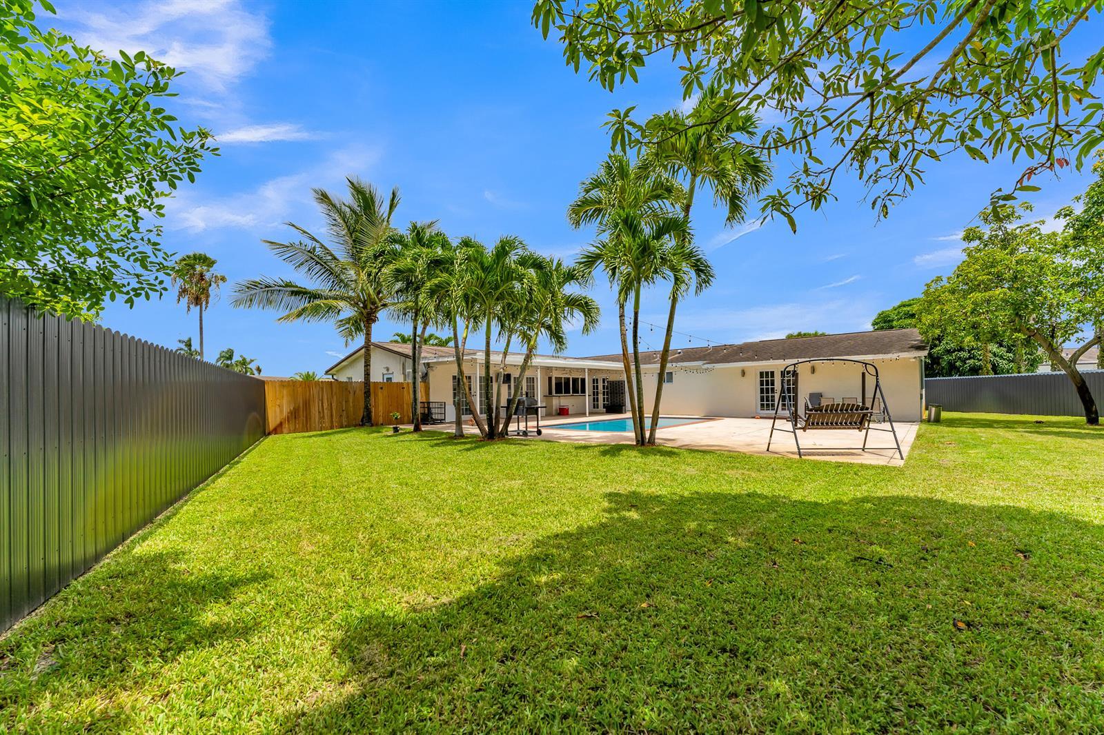 8880 NW 7TH Street, Pembroke Pines FL 33024 photo 3