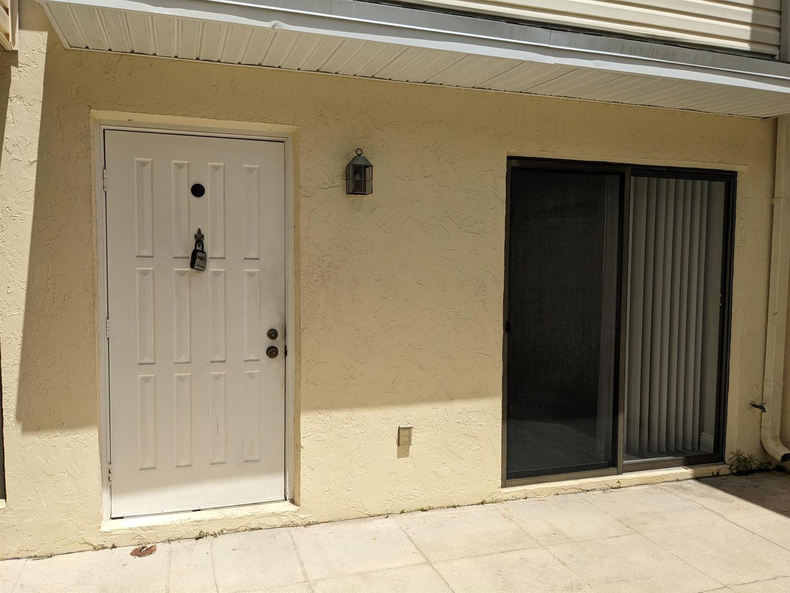 633 EXECUTIVE CENTER Drive # L104, West Palm Beach FL 33401 photo 2