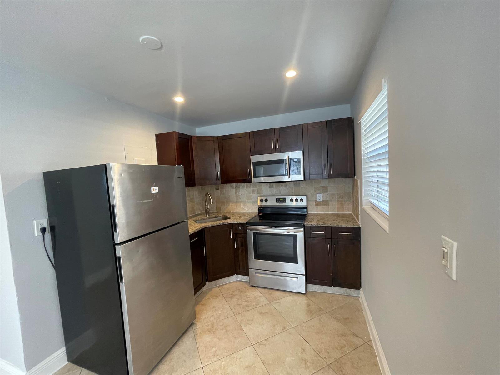 215 SW 16TH # 4, Fort Lauderdale FL 33315