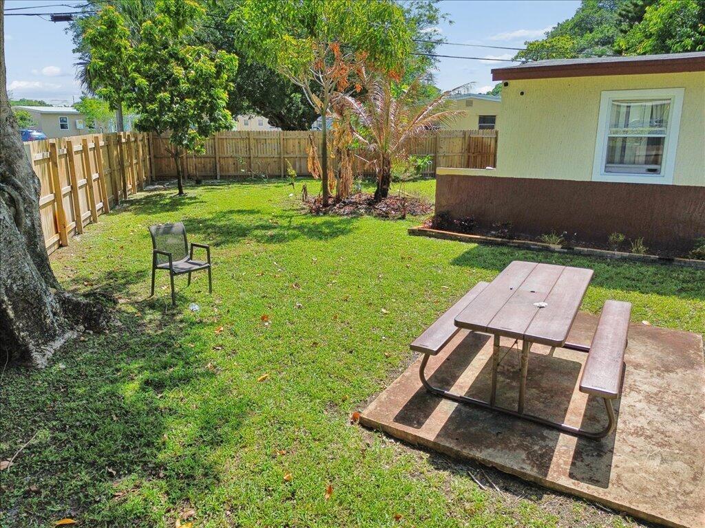 1313 NW 13TH Court, Fort Lauderdale FL 33311 photo 4
