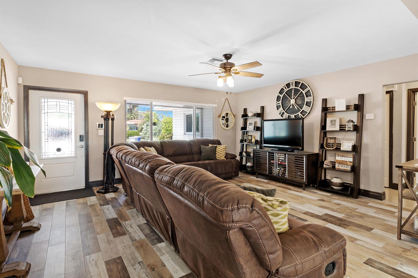981 SE 10TH Court, Pompano Beach FL 33060 photo 3