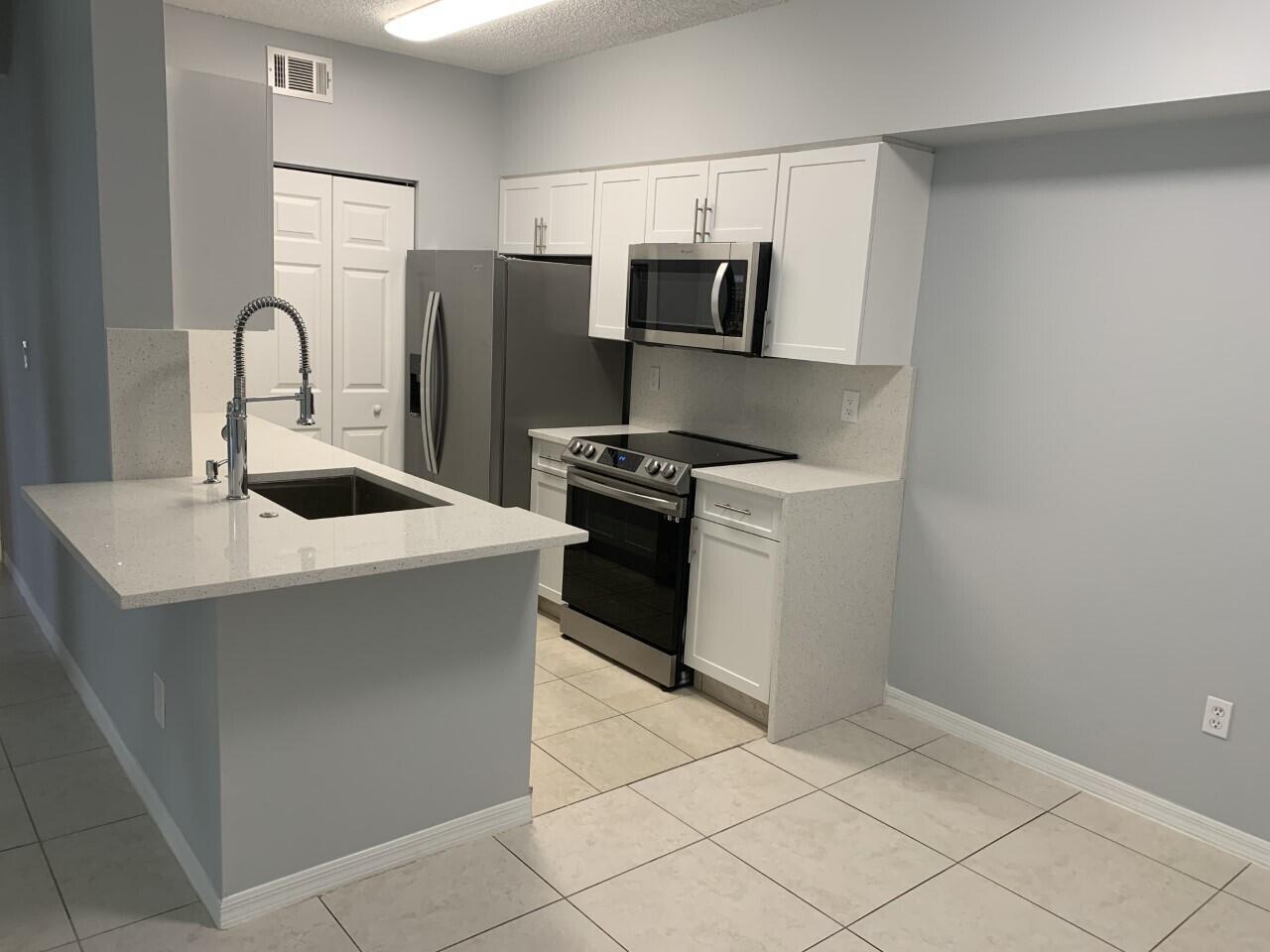 10300 FOX TRAIL Road S # 808, Royal Palm Beach FL 33411