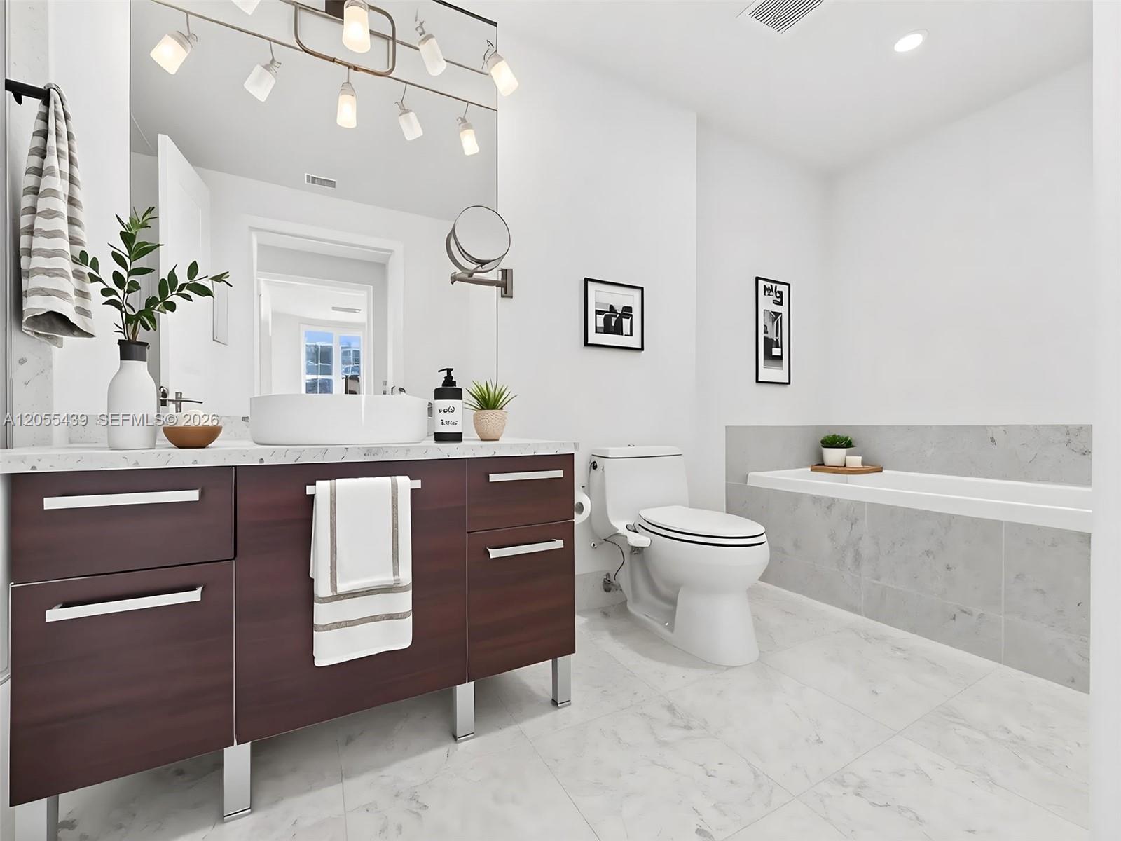 253 NE 2nd St # 1804, Miami FL 33132 photo 3