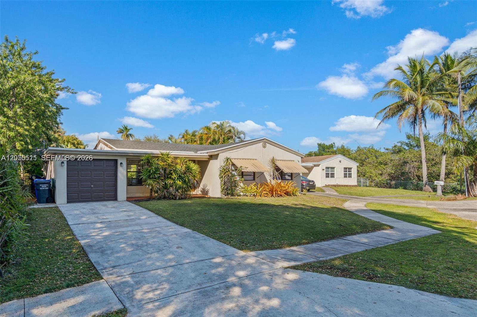 3035 Hayes St, Hollywood FL 33021 photo 2