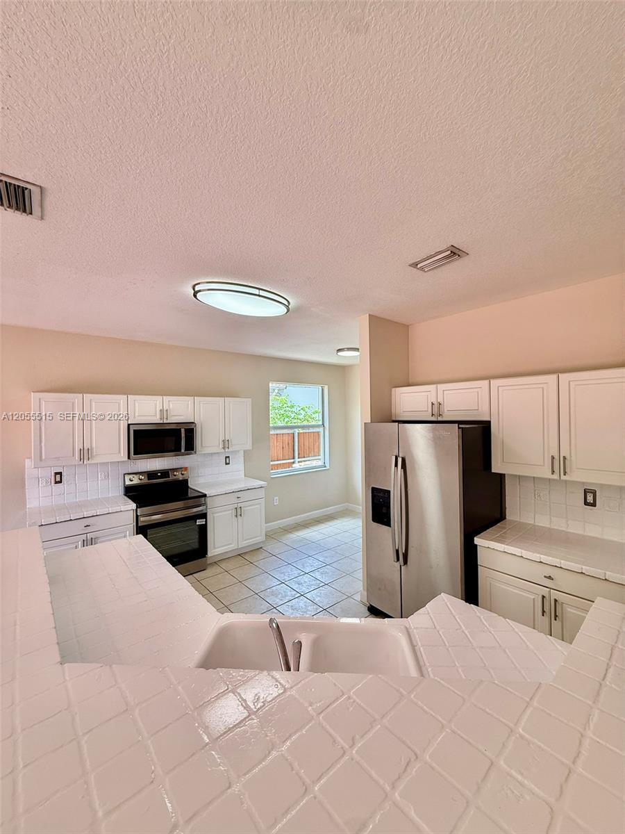 2123 NE 38th Rd # 2123, Homestead FL 33033 photo 2