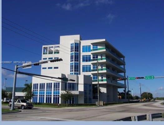 2300 W 84th St # 408, Hialeah FL 33016