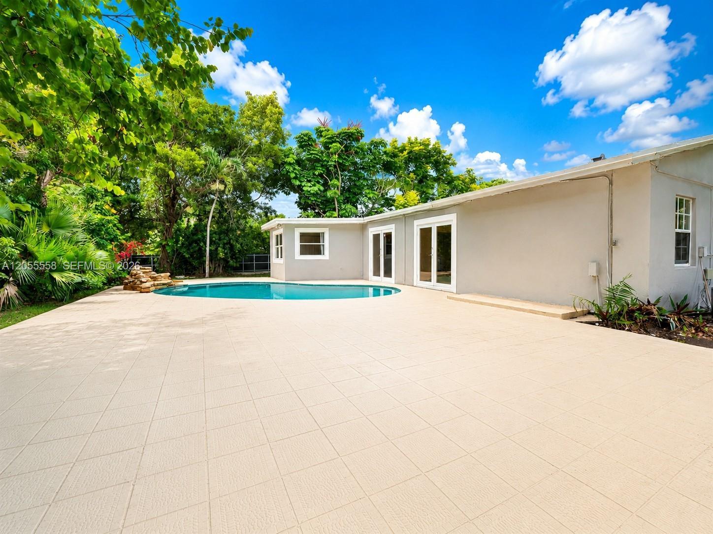15831 Palmetto Club Dr, Miami FL 33157 photo 2