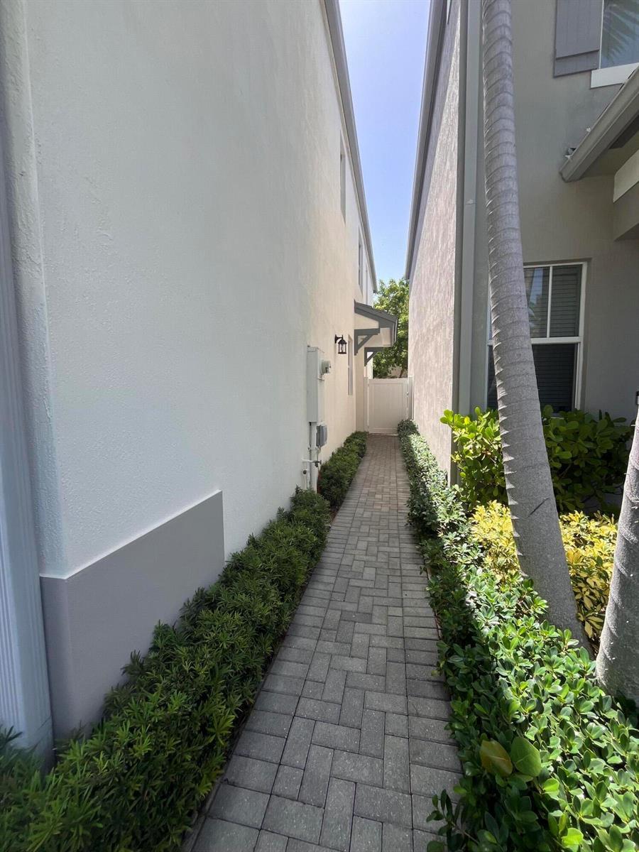 4447 NW 48TH Terrace, Tamarac FL 33319 photo 2