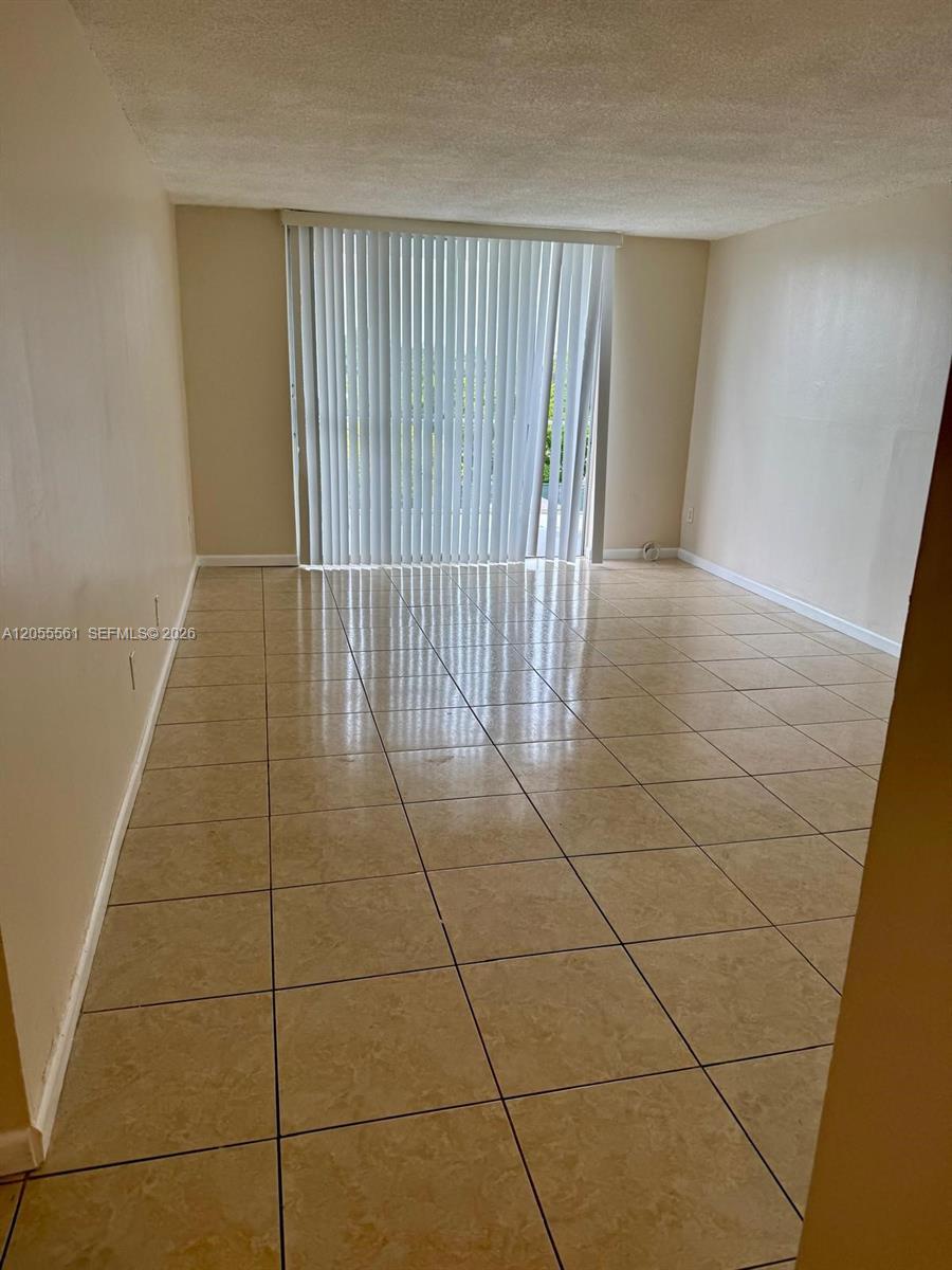498 NW 165th St Rd # 405, Miami FL 33169 photo 2