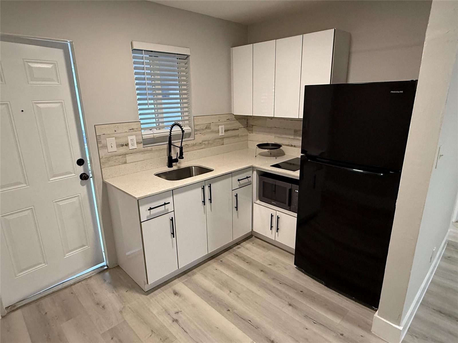 720 NE 7TH Street # 5, Hallandale Beach FL 33009 photo 4