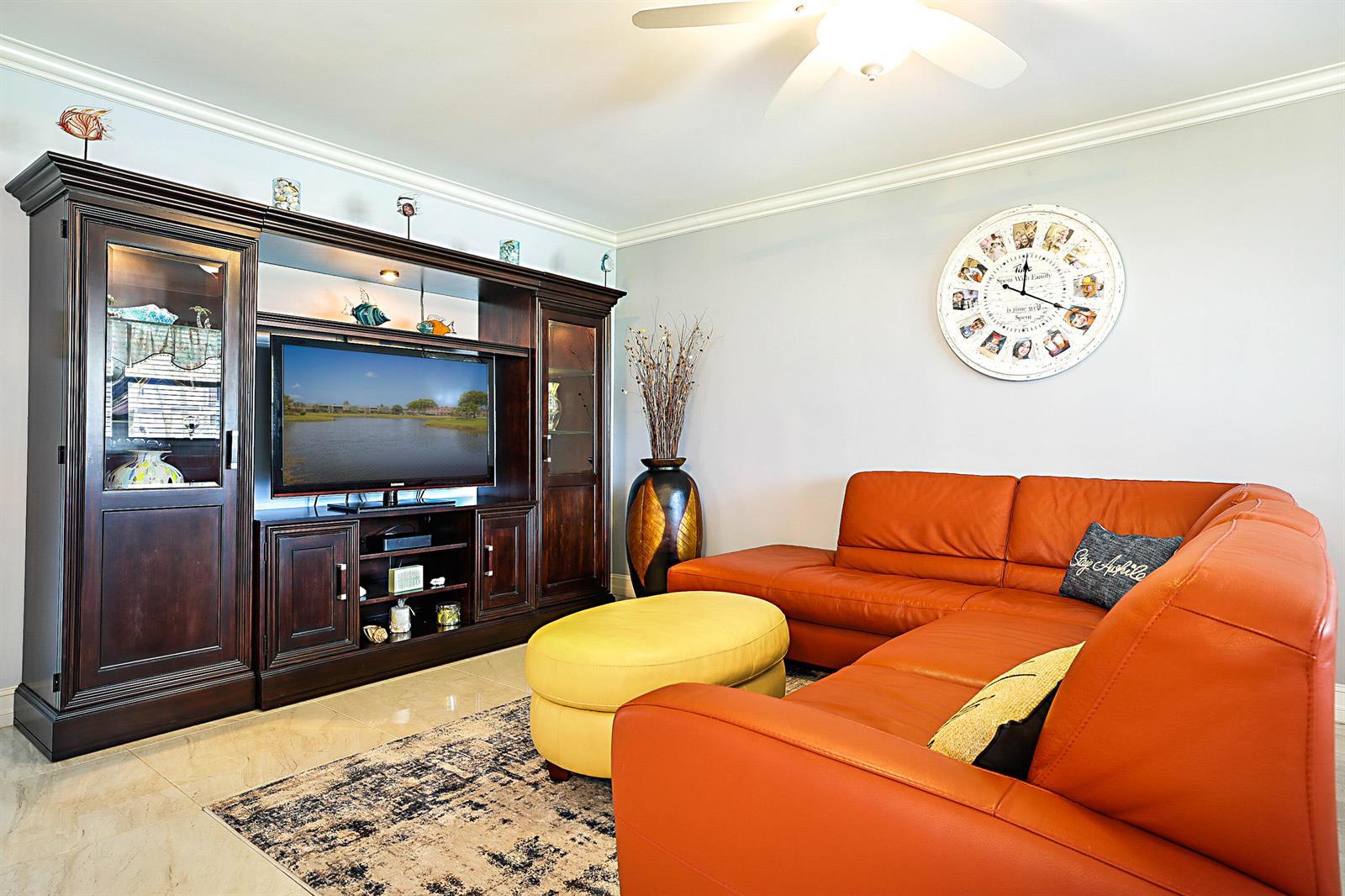 308 Saxony G, Delray Beach FL 33446 photo 3