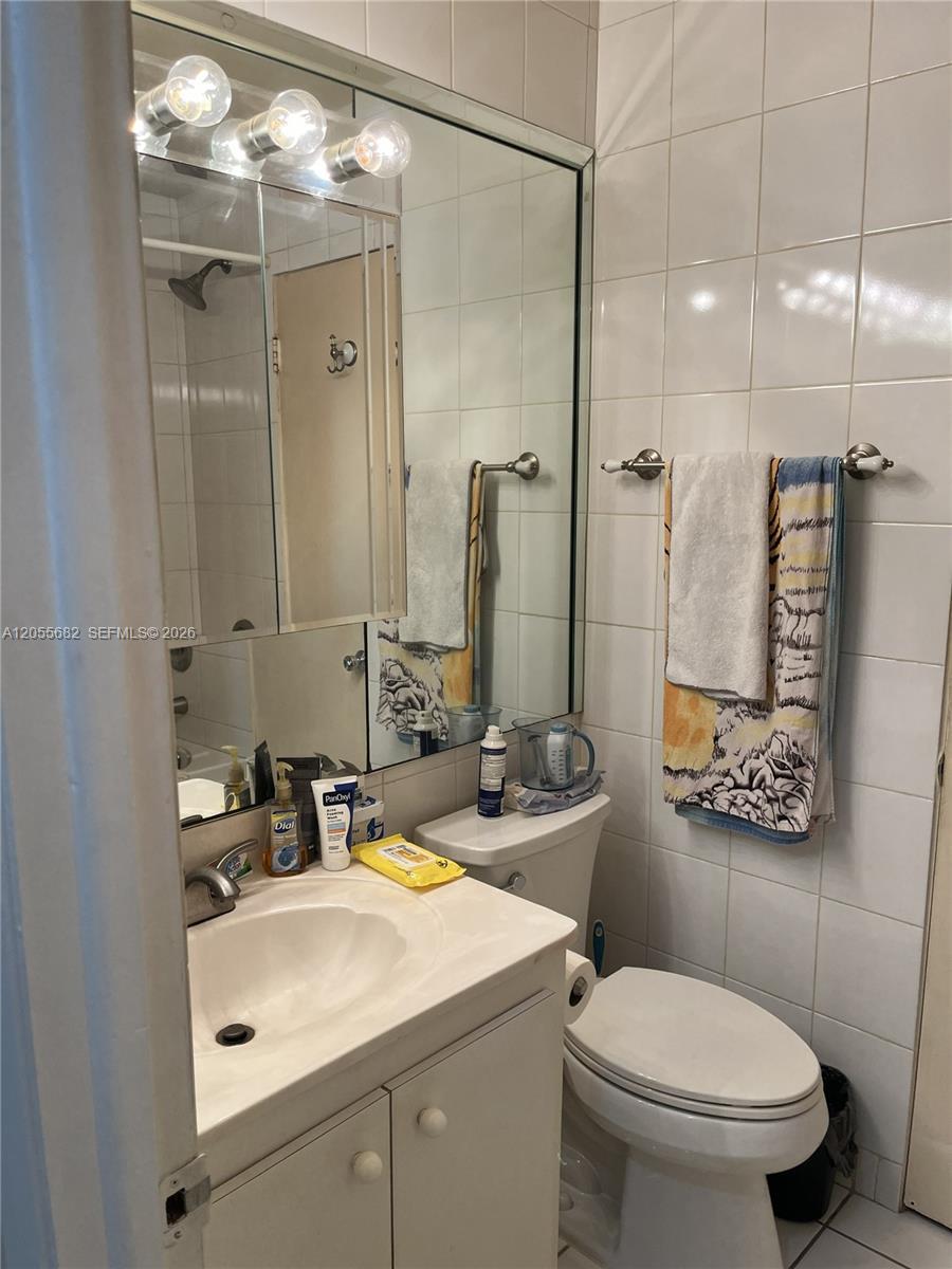 120 Golden Isles Dr # 44B, Hallandale Beach FL 33009 photo 2
