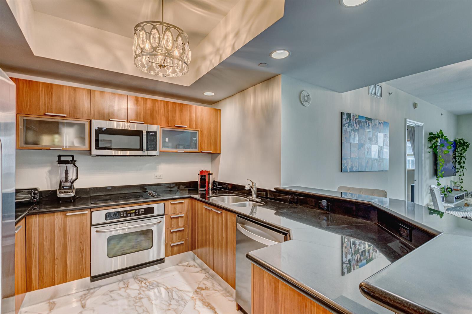 2640 LAKE SHORE Drive # 2014, Riviera Beach FL 33404 photo 2