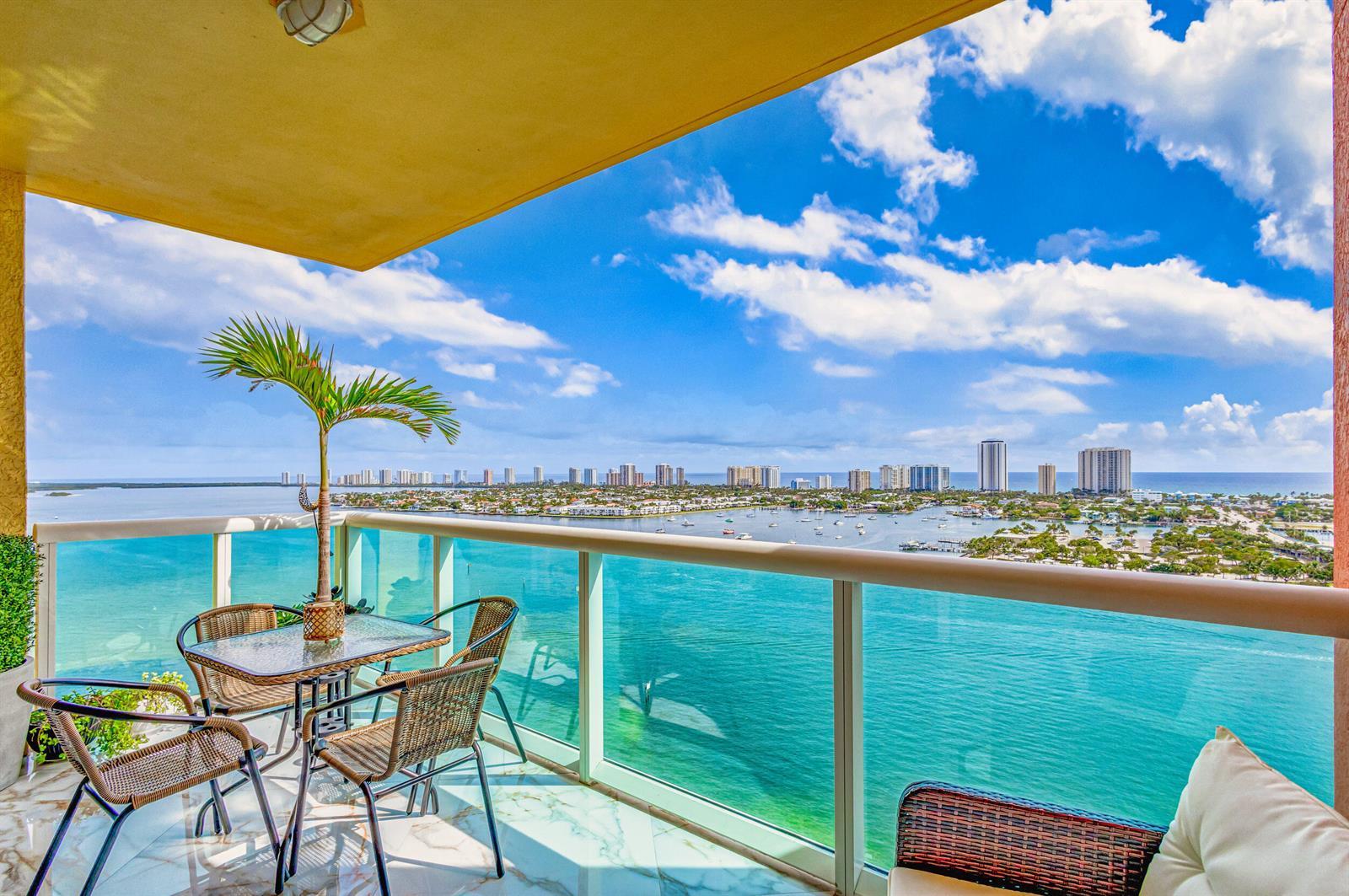 2640 LAKE SHORE Drive # 2014, Riviera Beach FL 33404