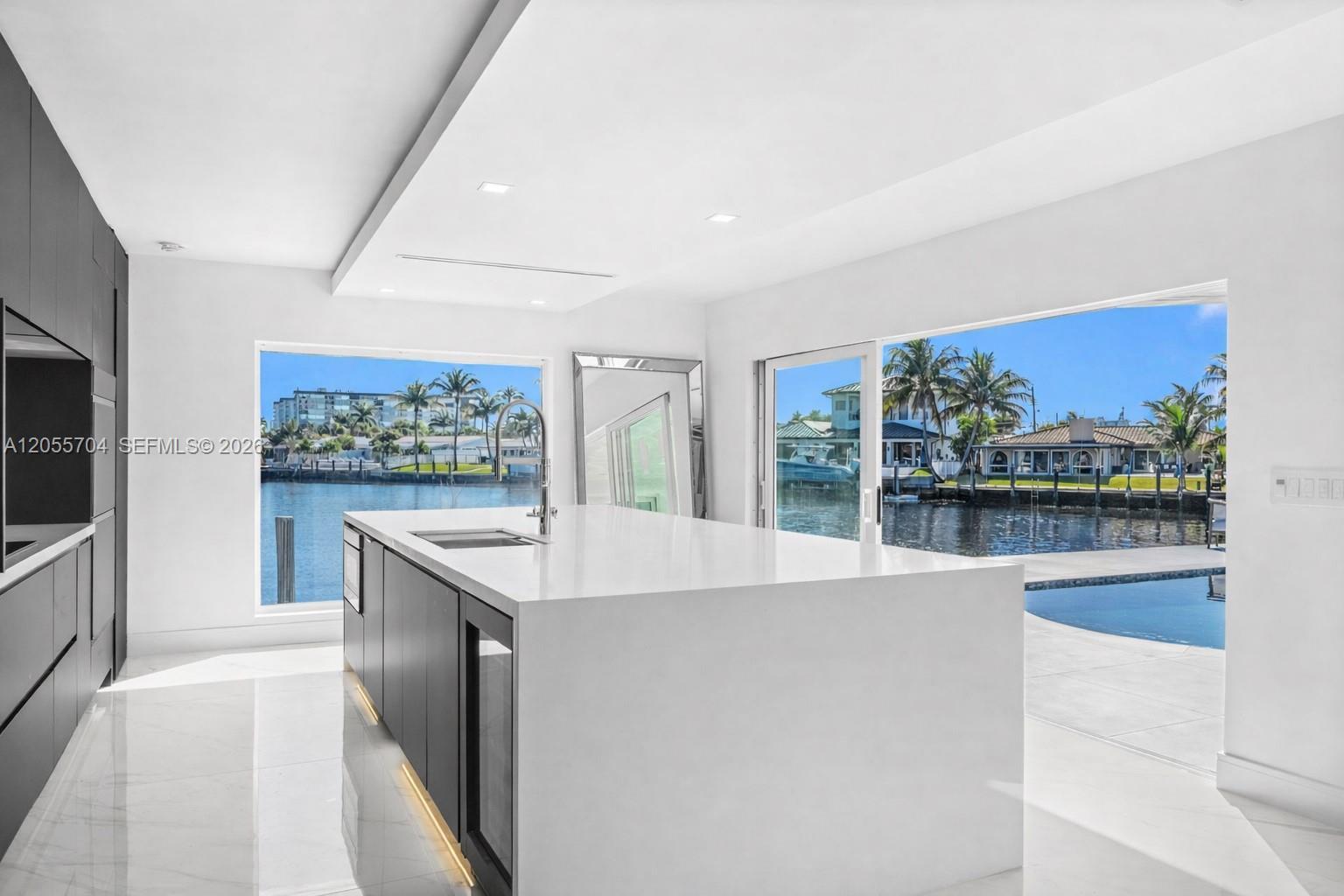 670 SE 7th Ave, Pompano Beach FL 33060 photo 2