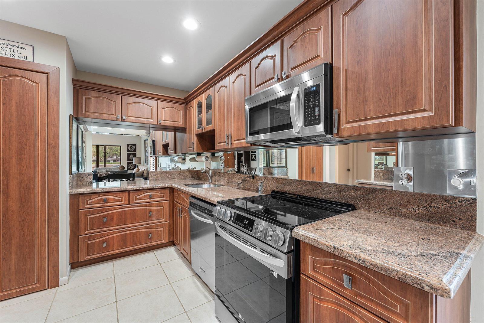 1 Stratford Drive E # D, Boynton Beach FL 33436 photo 3