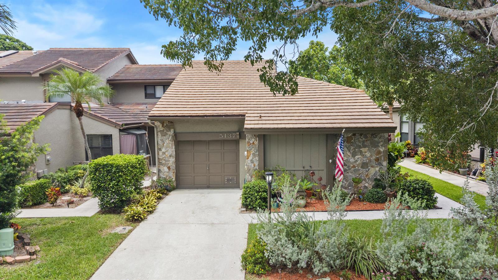 5137 THYME Drive, Palm Beach Gardens FL 33418 photo 2