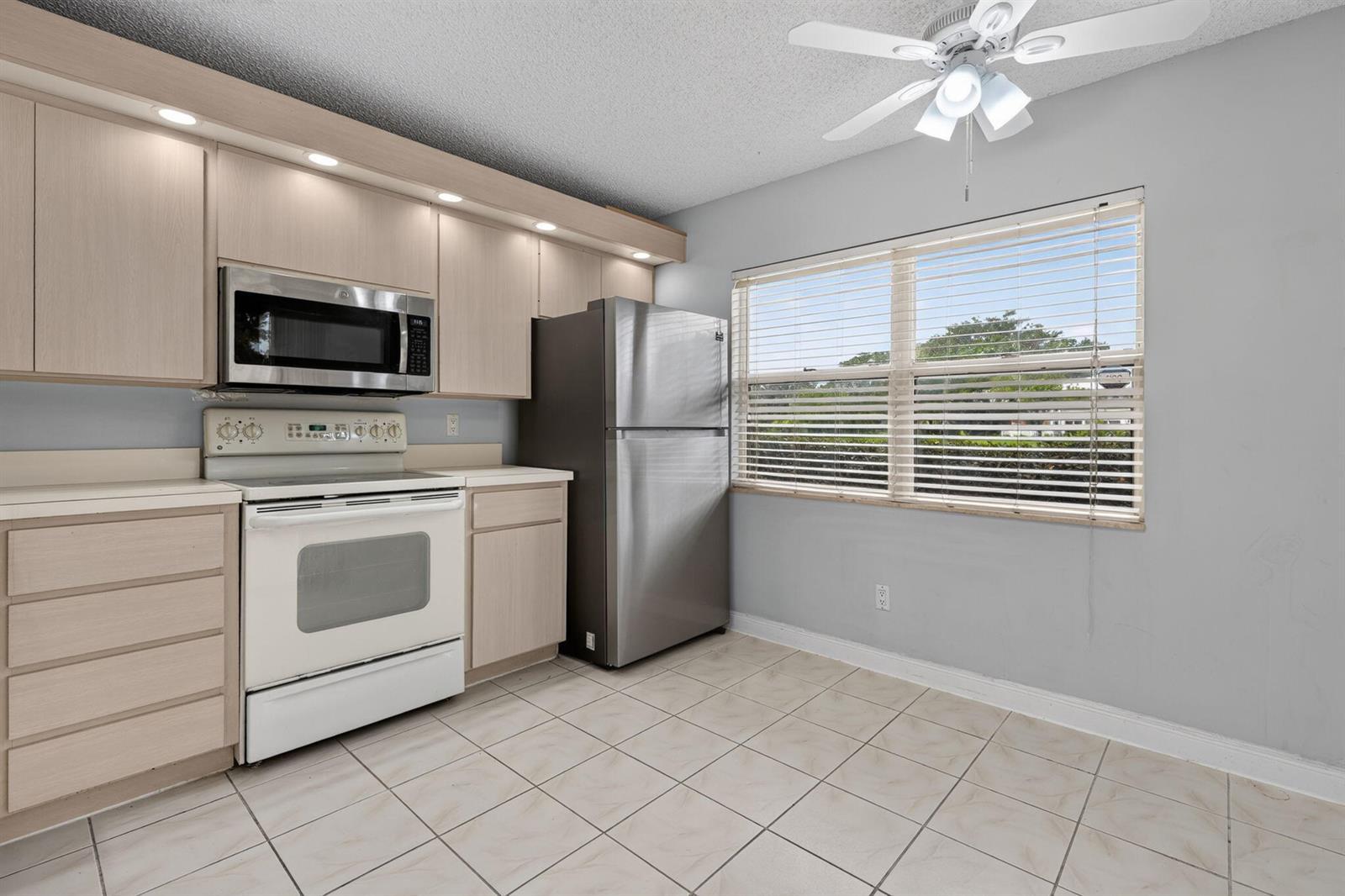 1908 Hartford Court S, West Palm Beach FL 33409 photo 5